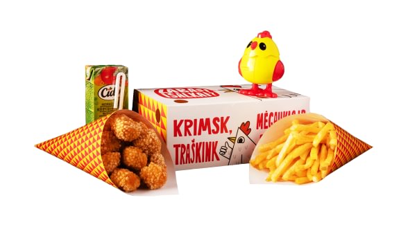 Vaikiškas kompleksas su traškiais vištienos rutuliukais